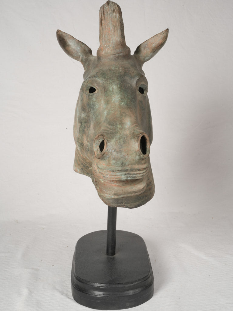 Expressive horse head bronze decor