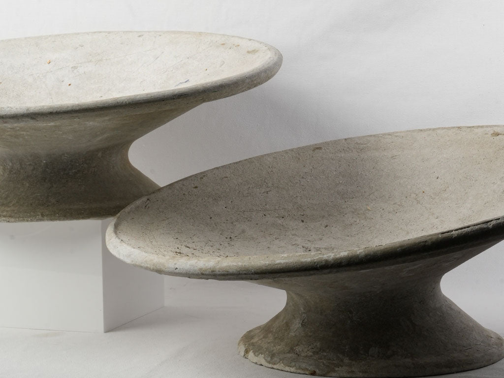 Minimalist hourglass design containers