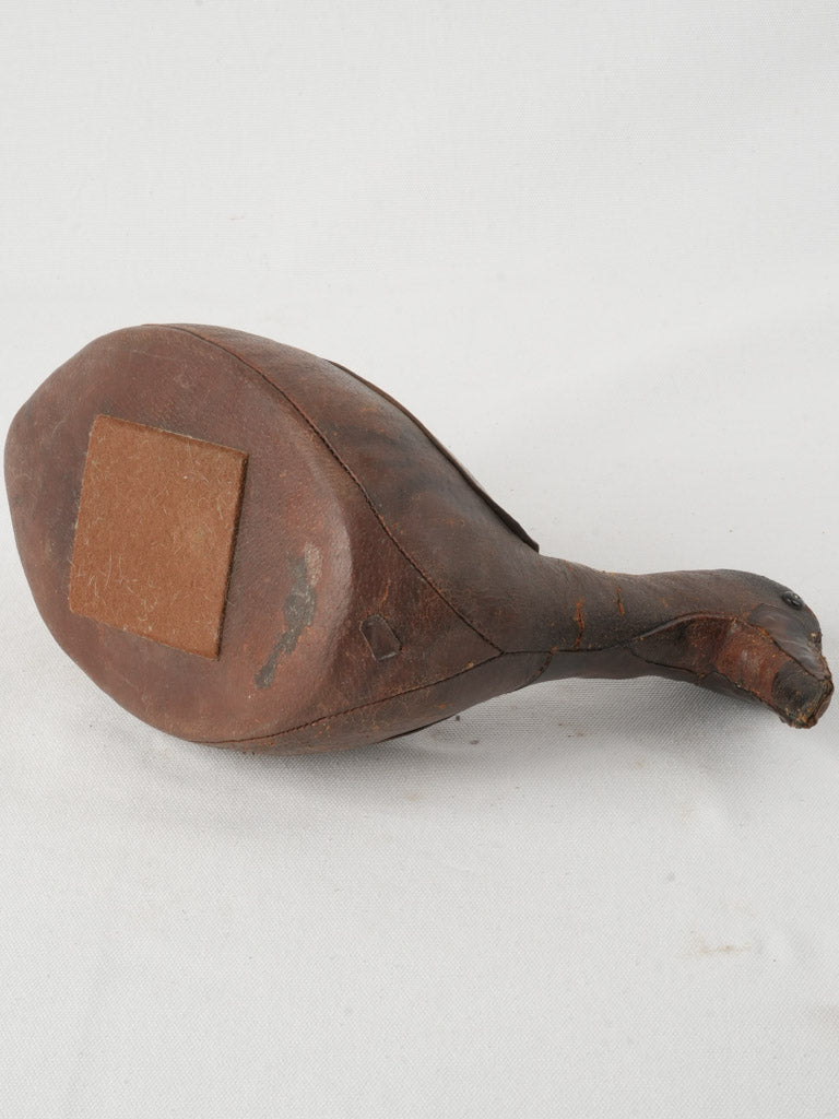 Elegant countryside leather duck decor