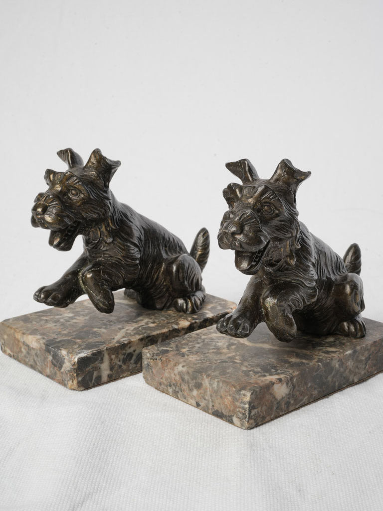 Sculpted animal motif bookends