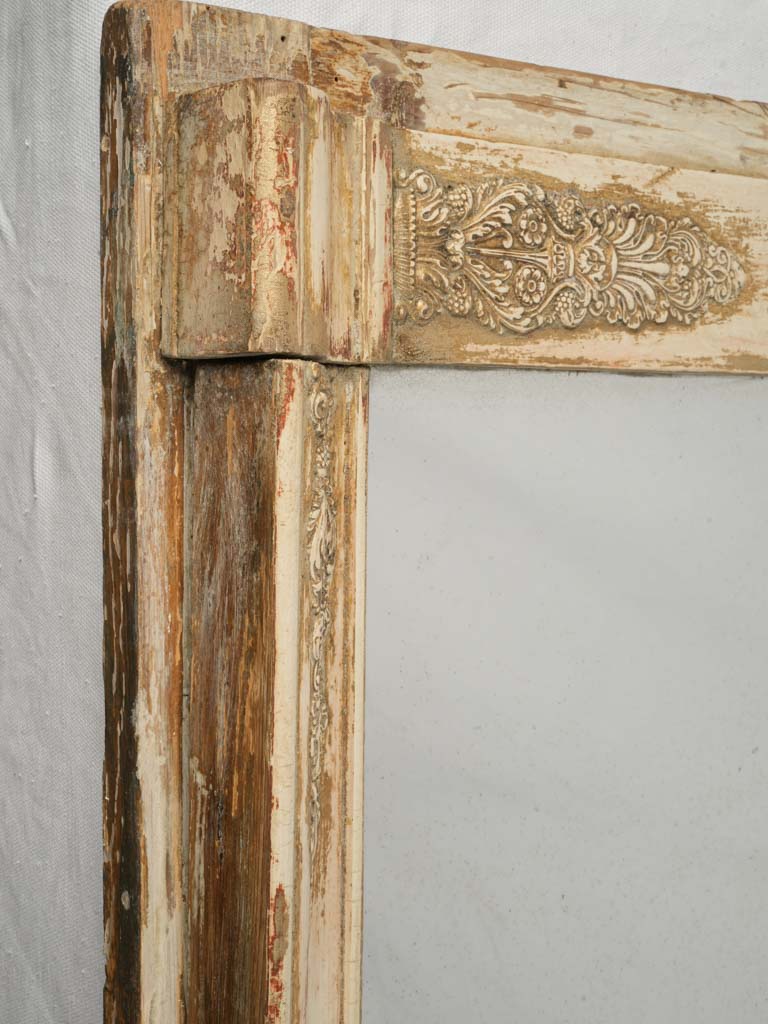 Delicate stucco contrast mirror