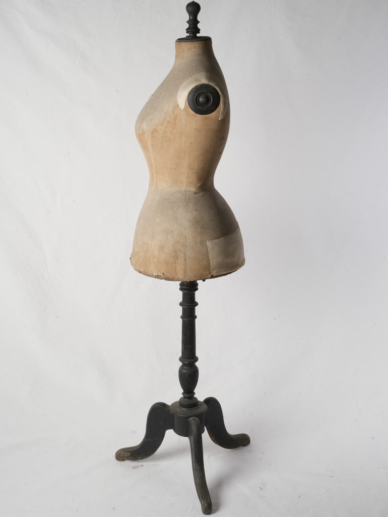 Classic hourglass display mannequin