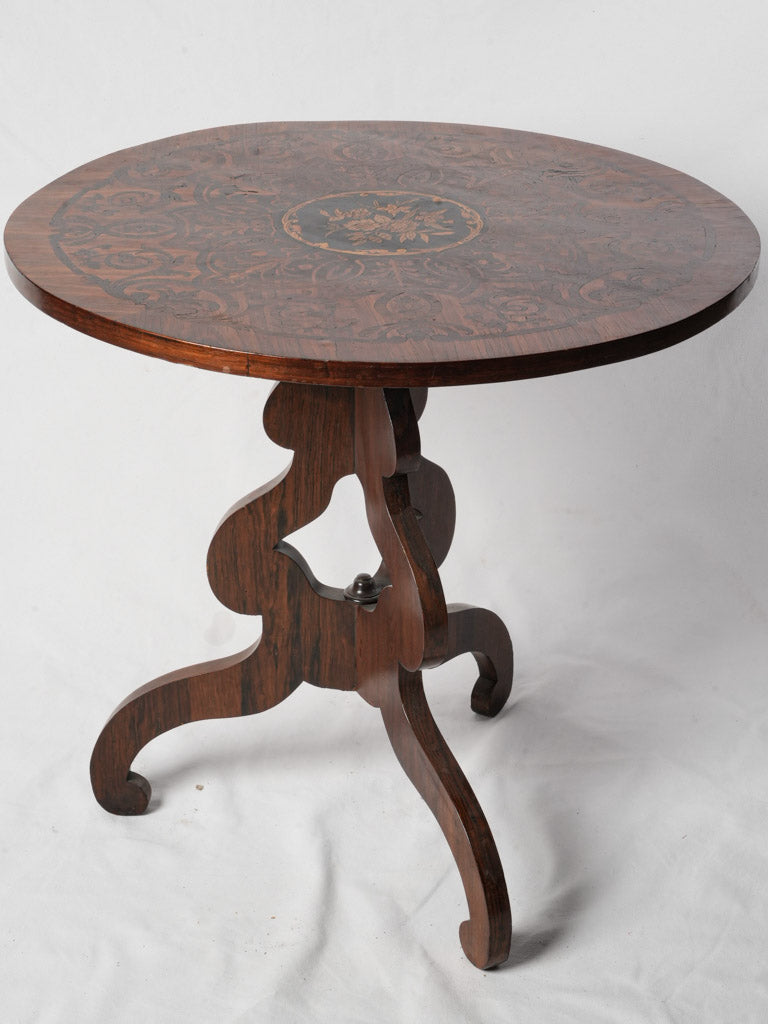 Elegant scrolling leg guéridon