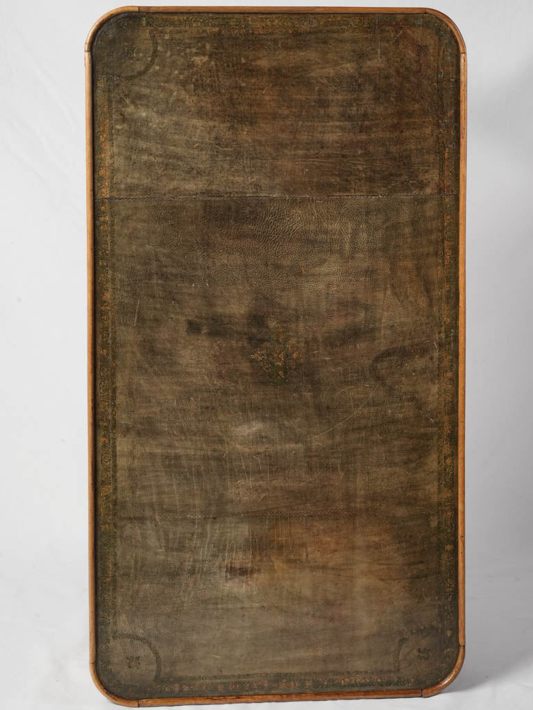 Subtle frame edge table