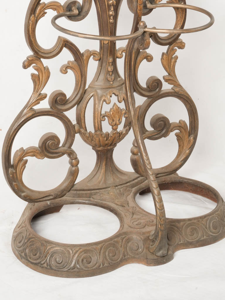 Gracefully curved hooks coat rack