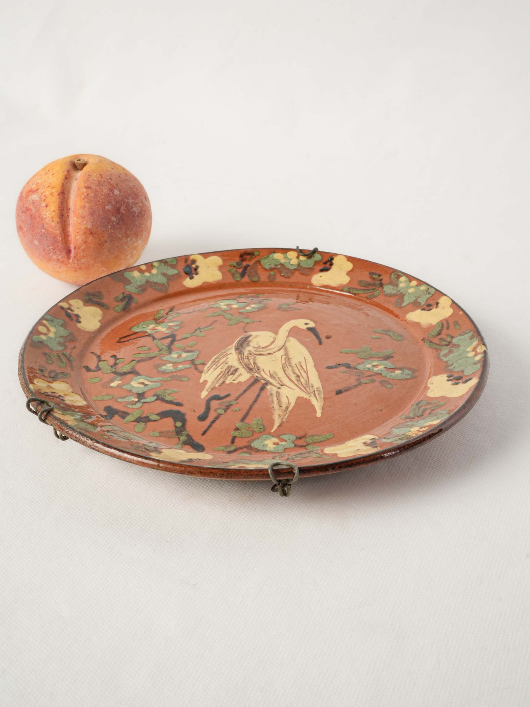 French Decorative Géry Slipware Plate w/ "Japonisme" Crane and Floral Decoration, 1920–1950 - 8¾"