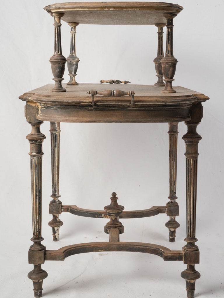 Neoclassical silhouette drinks stand