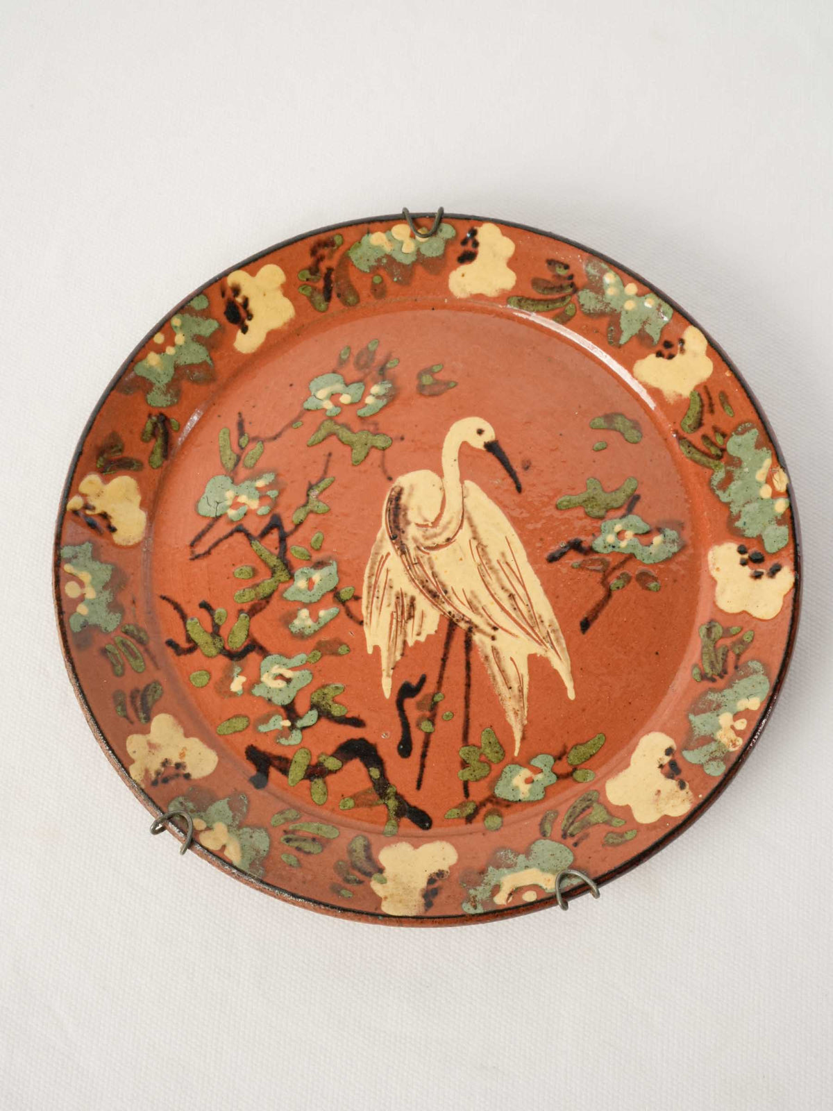 French Decorative Géry Slipware Plate w/ "Japonisme" Crane and Floral Decoration, 1920–1950 - 8¾"