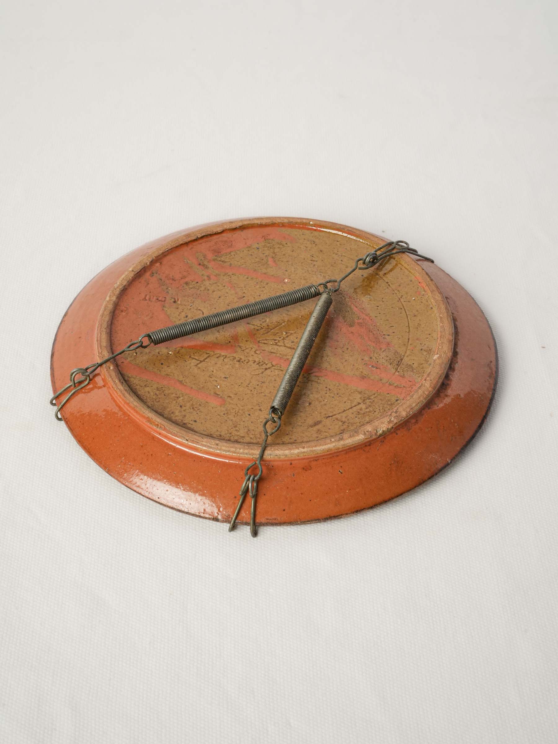 French Decorative Géry Slipware Plate w/ "Japonisme" Crane and Floral Decoration, 1920–1950 - 8¾"