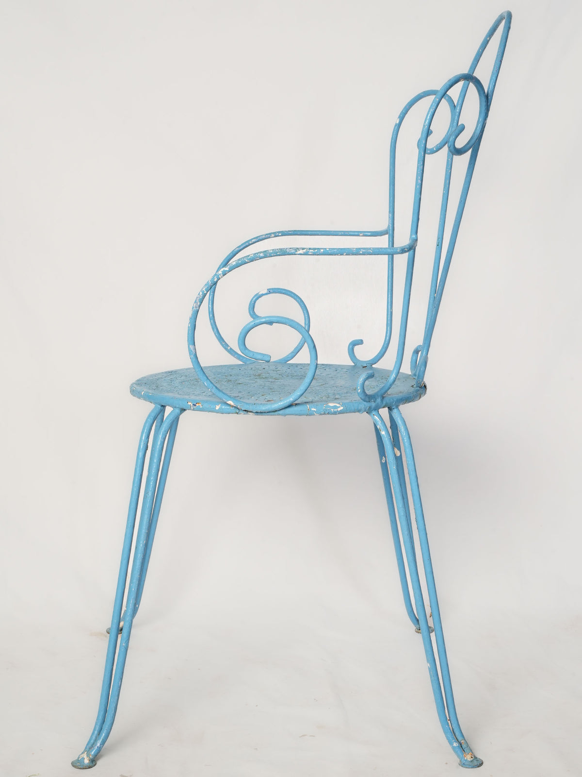 Airy ornamental design dining set