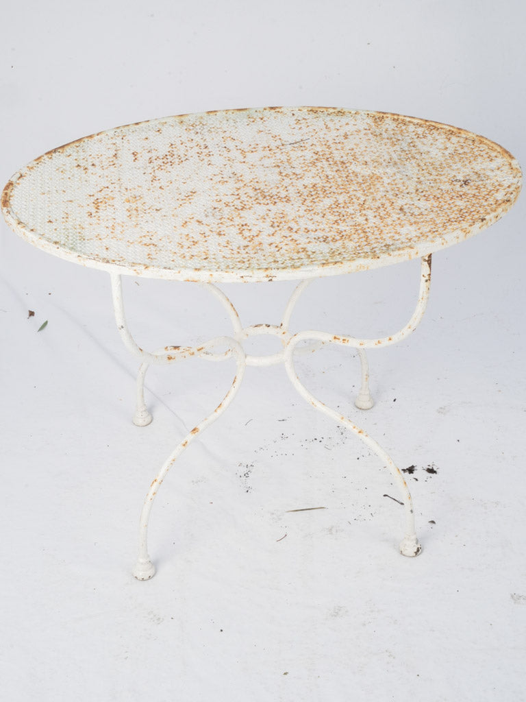 Timeless scrolled leg patio table