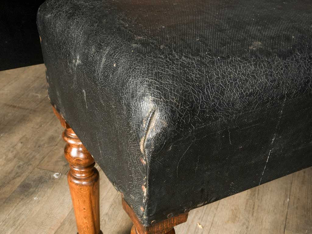 Turned oak leg seating