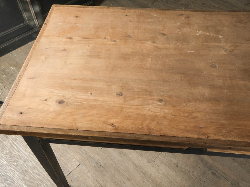 Exquisite antique style table