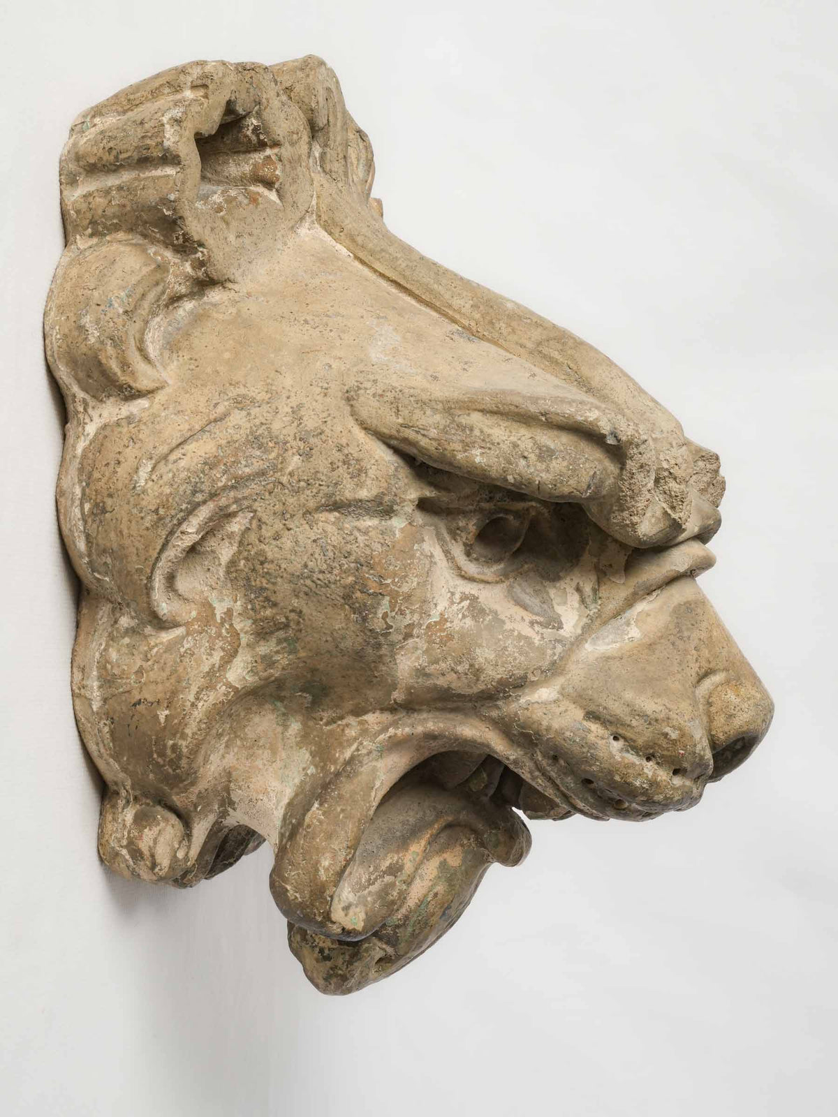 Artistic roaring lion gateway ornament