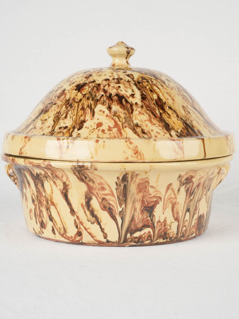 Rustic Cliousclat pottery with lid