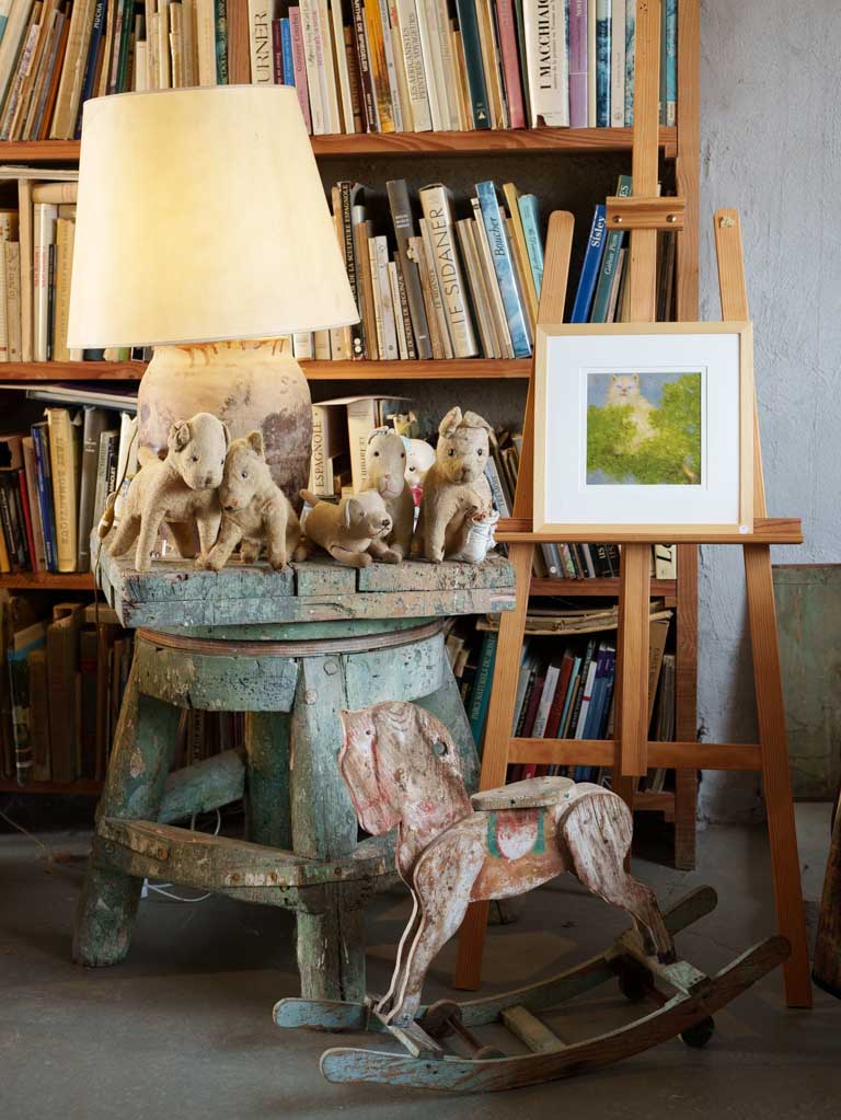 Chat Perché (Perched Cat) - Small Contemporary Painting By Karibou - 14¼" x 14¼"