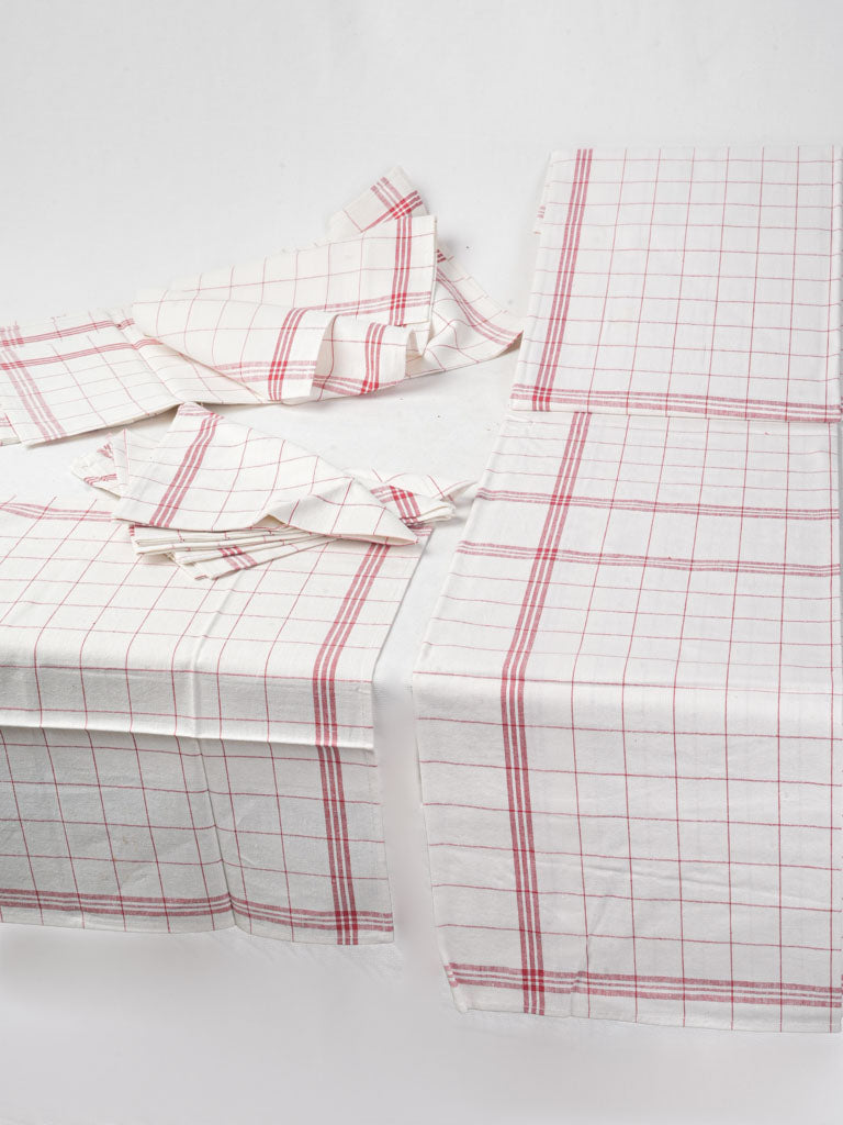 Unused Vintage French table linen set in original box 61" x 80¾"