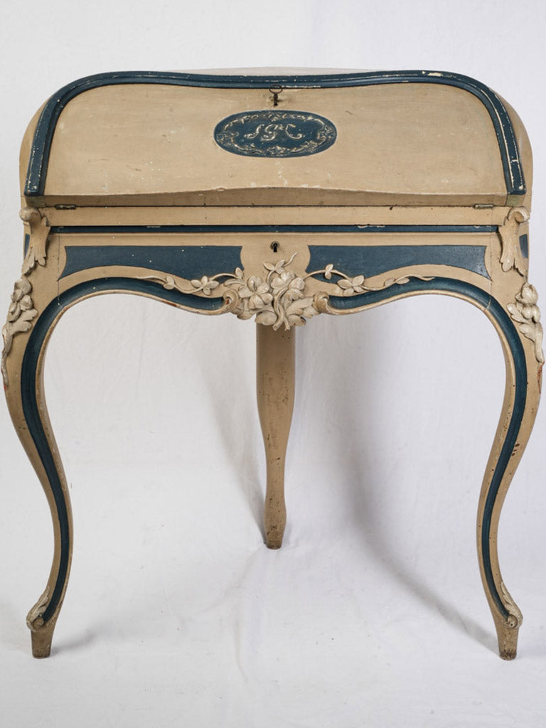 Serpentine case lady's desk