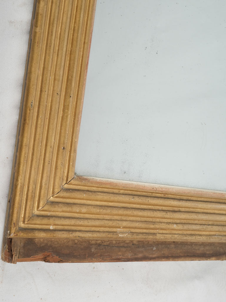 Sophisticated decorative element mirror