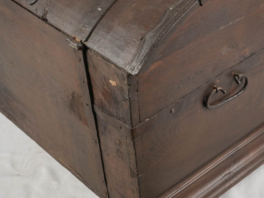 Naïve angelic motif rustic storage