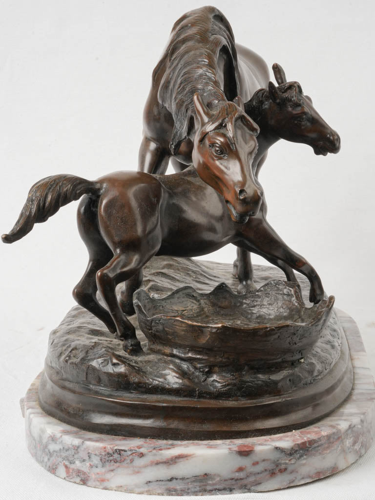 Luxurious marble-based sculpture duo