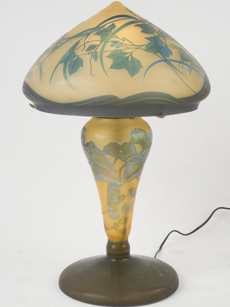 Intricate natural motif design lamp