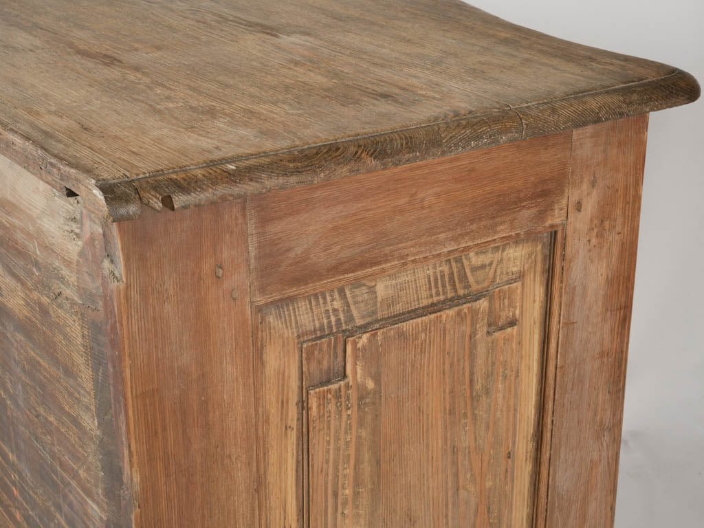 Curved cabriole-feet dresser