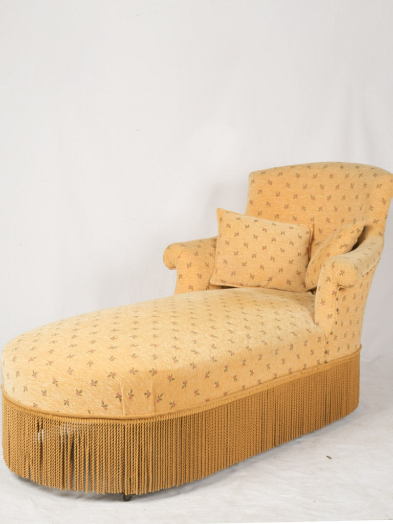 Plush Provençal upholstered méridienne