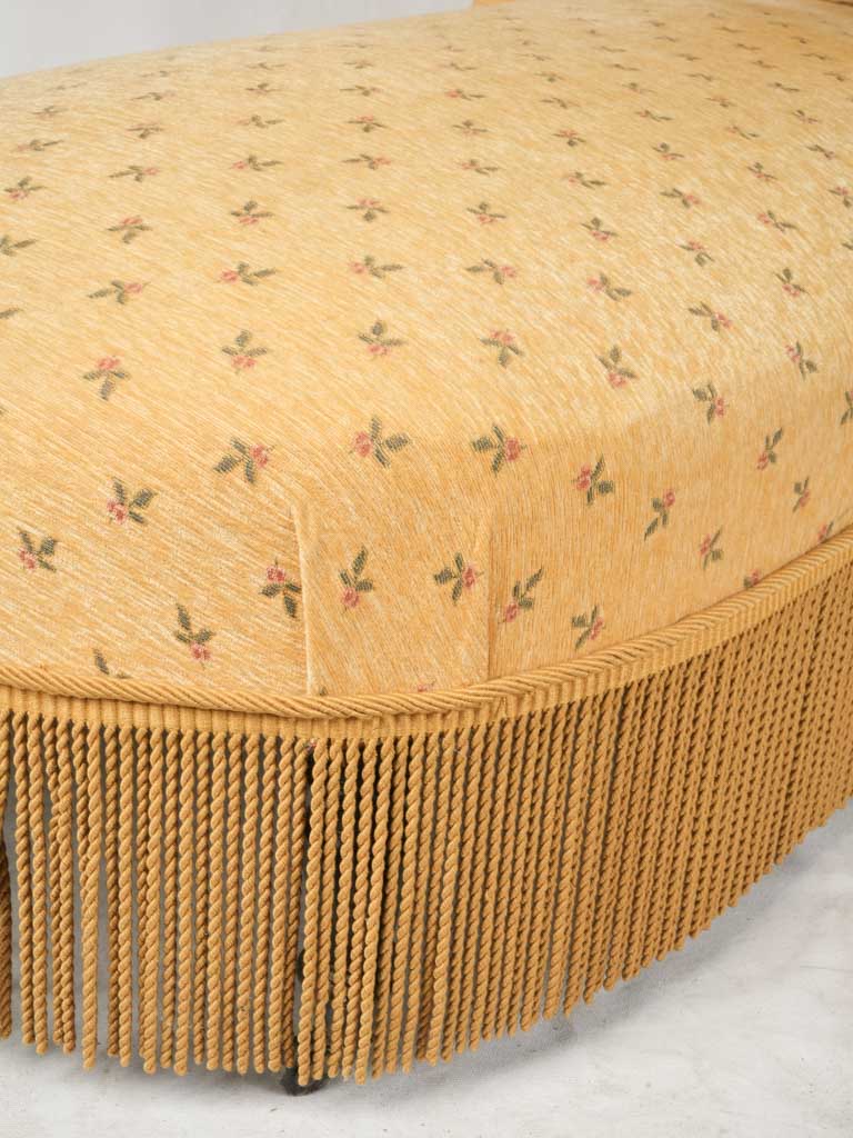 Curved silhouette méridienne seating