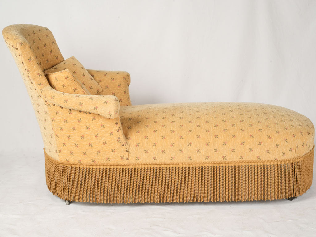 Timeless opulent styled méridienne