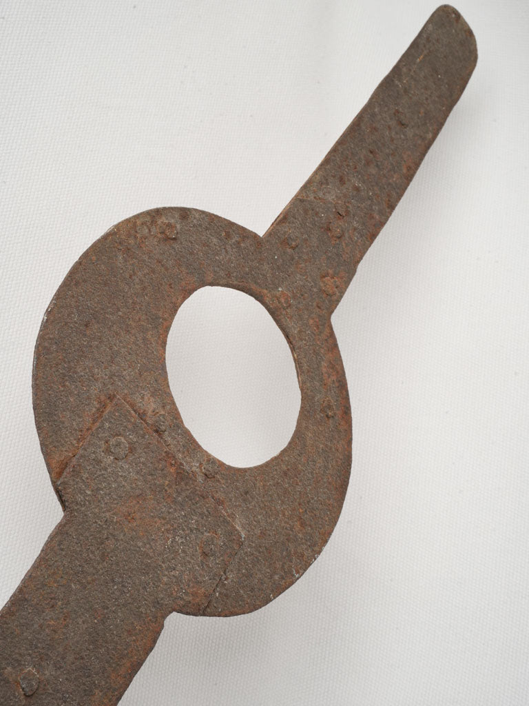 Timeless wall-mounted iron decor