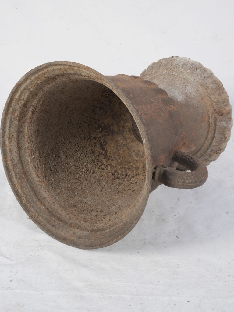 Refined pedestal base urn