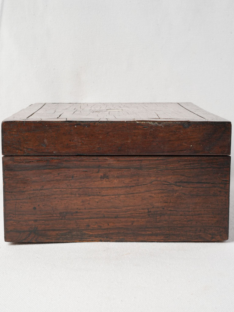 Understated mother-of-pearl accent box