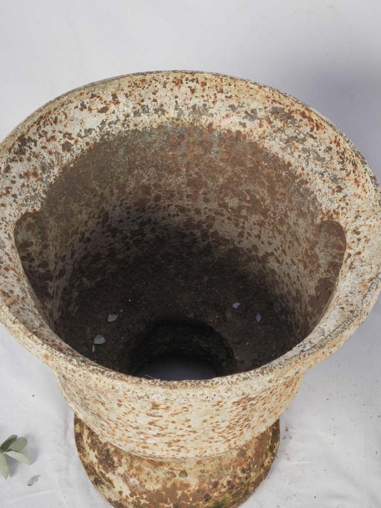 Detailed neoclassical motif urns