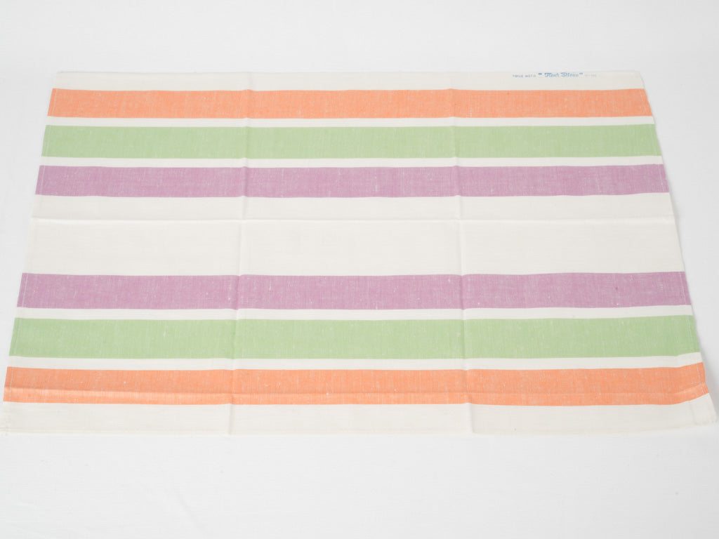 Practical looped linen hand towels