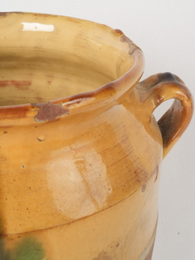 Time-honored Southwest France earthenware pot