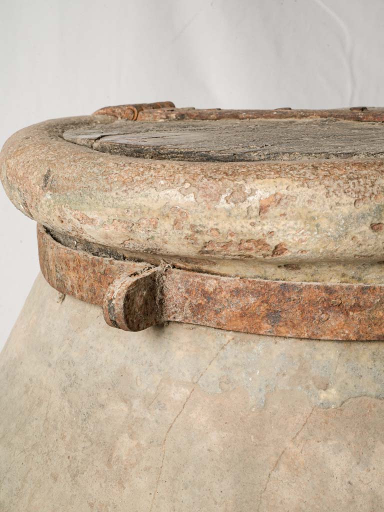 Patinated metal-fitted lid