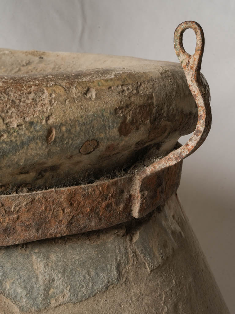 Elegant farmhouse-style decor