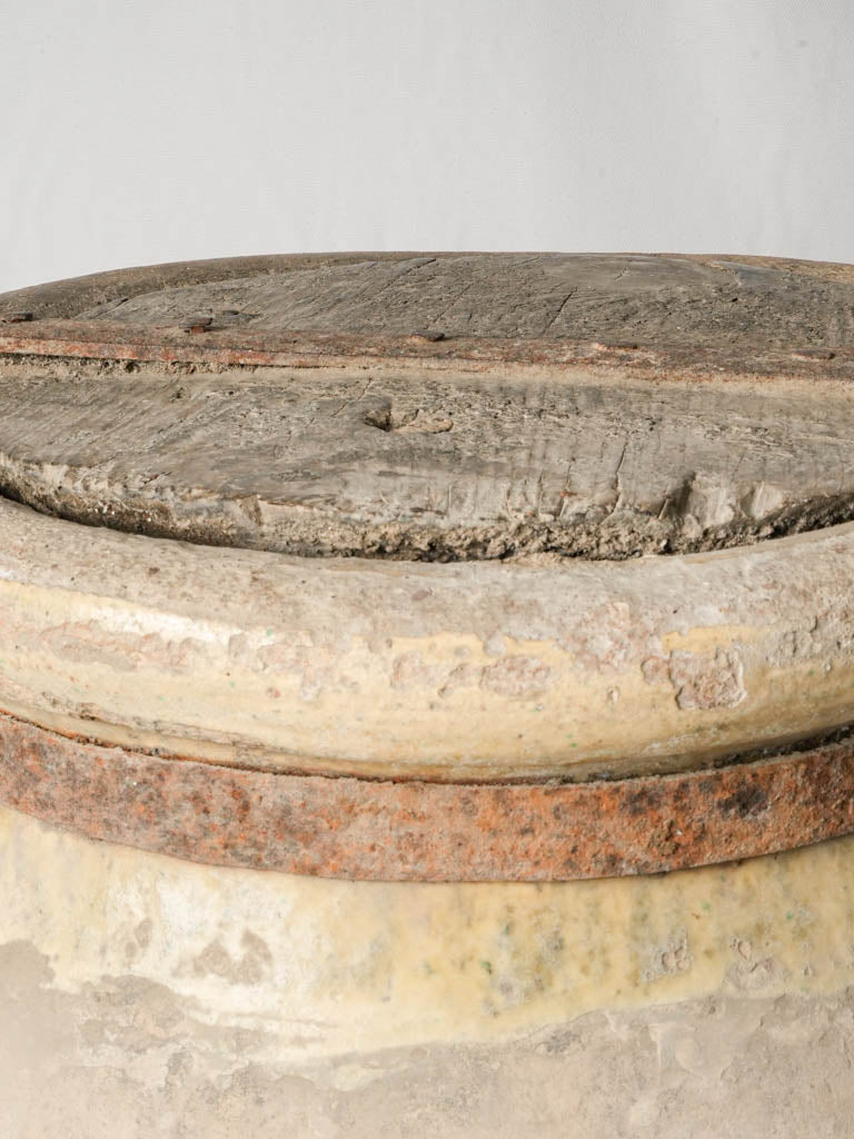 Essential Provençal olive-oil holder