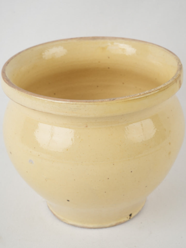 Timeless chamber pot with pale glaze