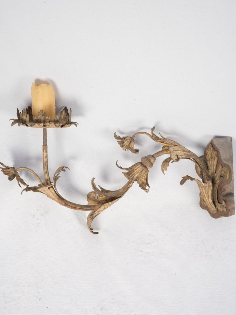 Antique Italian gilt wall sconce