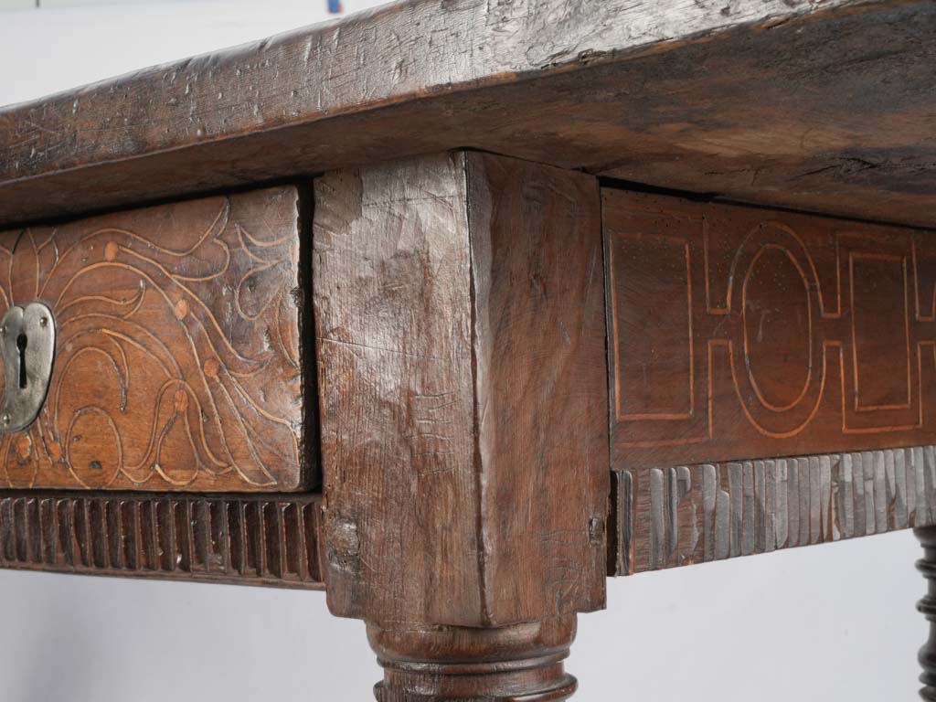 Classic robust turned-leg table