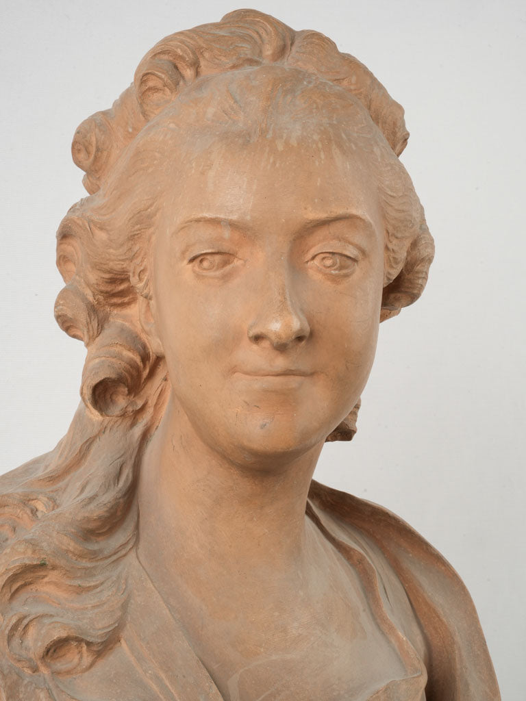 Floral clasp accentuated statue