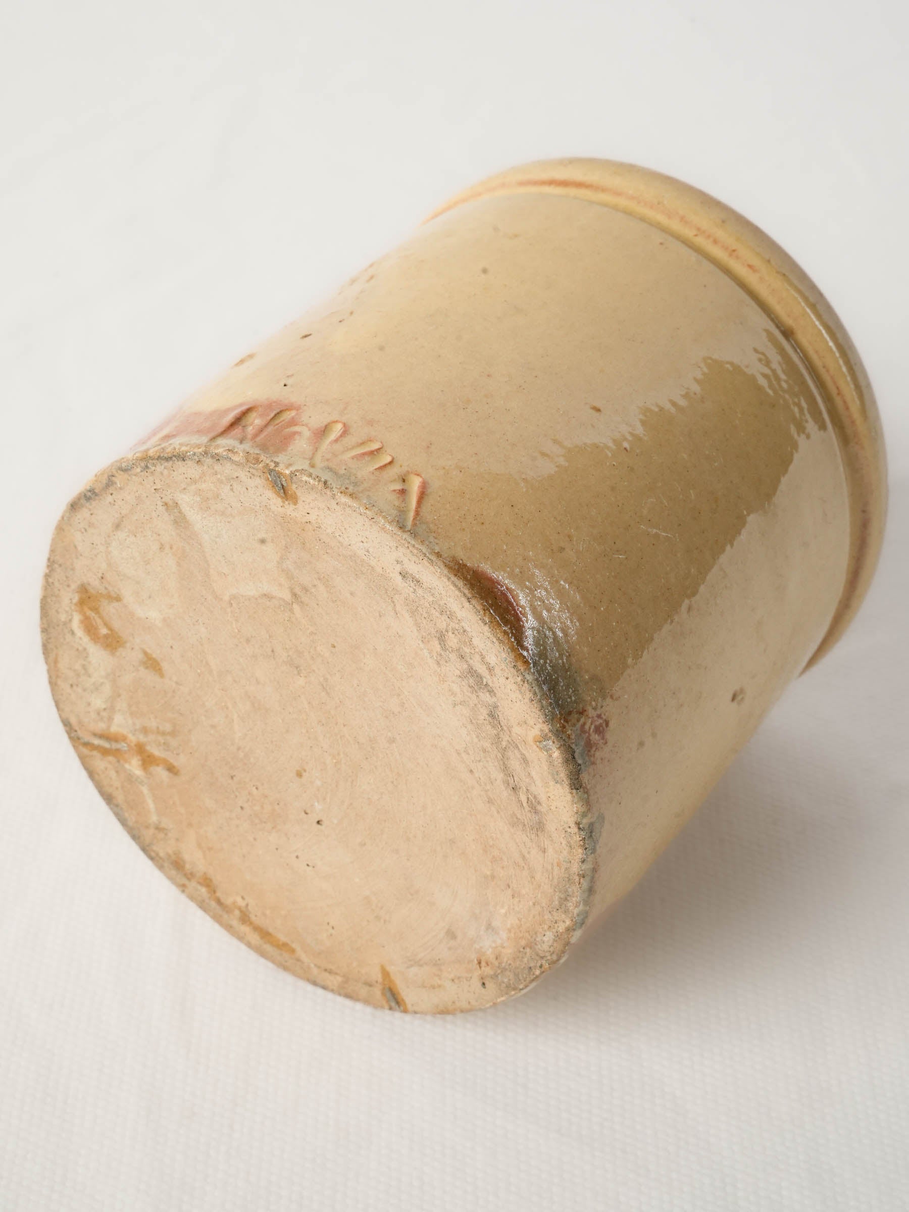 Elegant textured ceramic utensil holder