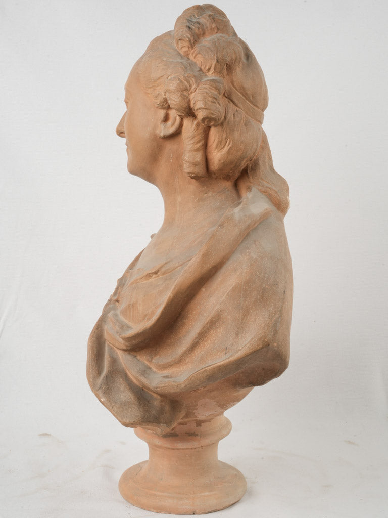 Elegant three-quarter pose statue