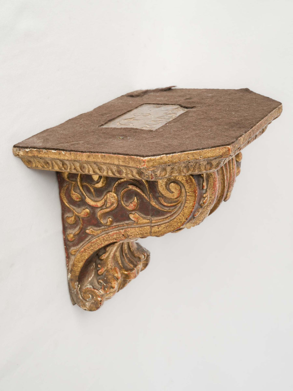 17th-Century Baroque Italian Carved and Giltwood Wall Bracket - 9" x 11"