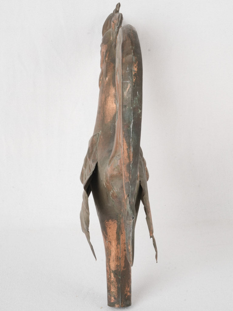 Expressive rooster decorative piece