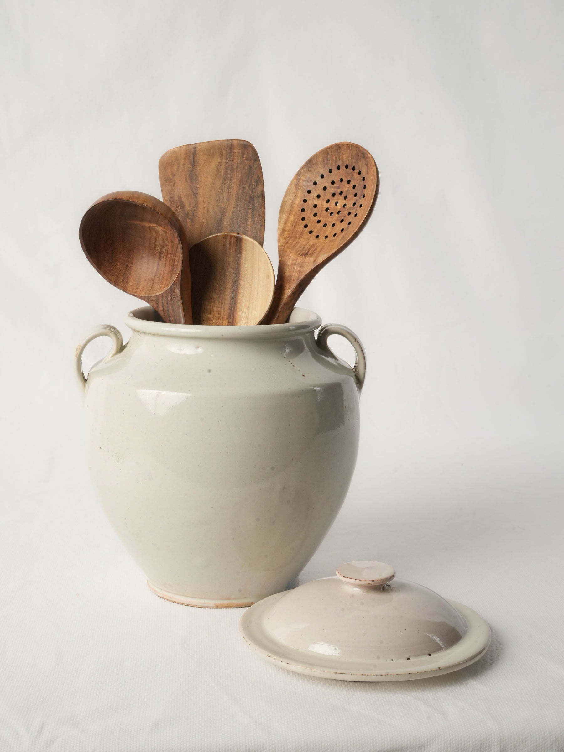 Elegant Martres-Tolosane storage pottery