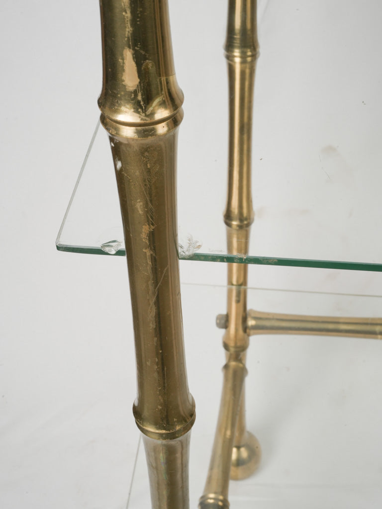 Sophisticated four-shelf étagère