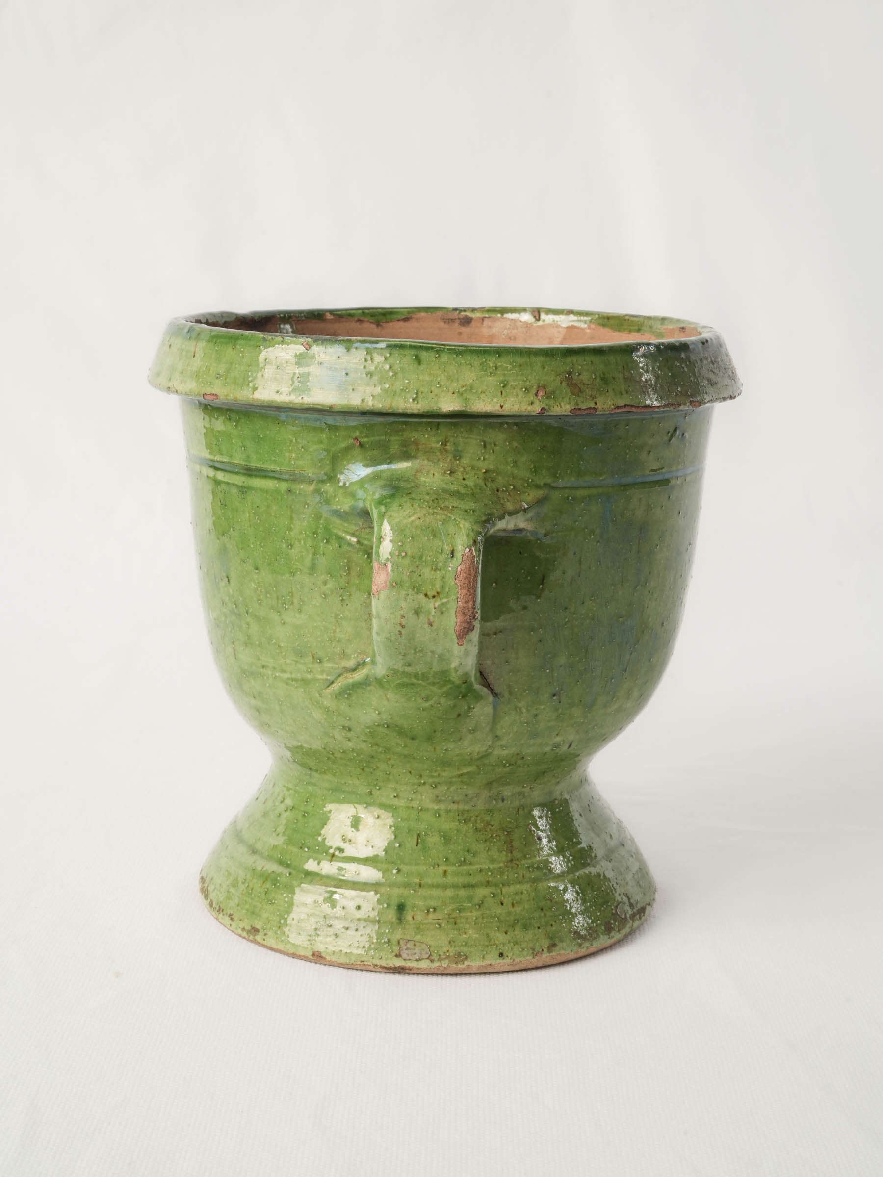 Scenic speckled urn-shaped container